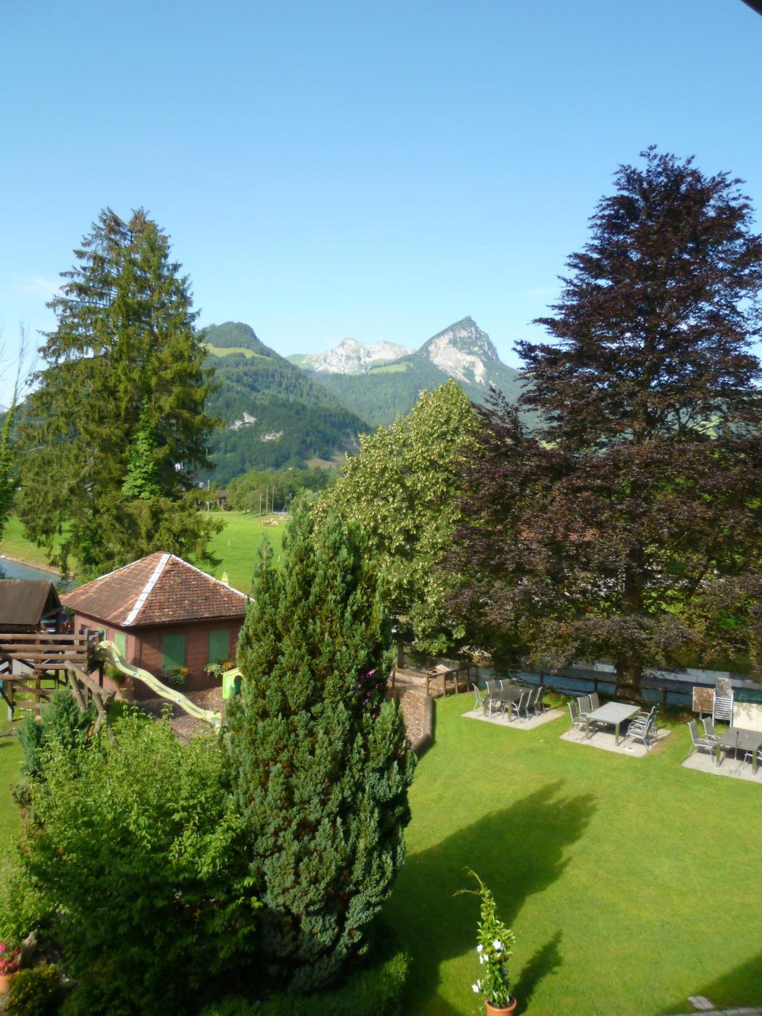 Hotel Bahnhof Giswil エクステリア 写真